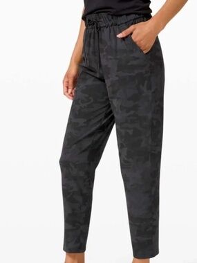 Lululemon Keep Moving 7/8 High Rise Camo Pants Size 12